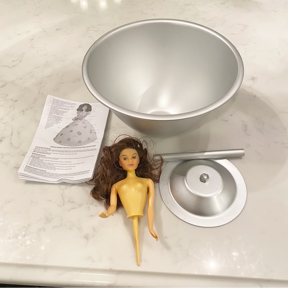 Wilton Doll Wonder Mold Pan Set - Picture 5 of 12